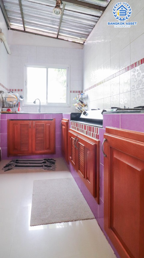 บ้านเดี่ยวมือสองนนทบุรี ม.ชวนชื่น โมดัส แจ้งวัฒนะ สุดคุ้ม! กับบ้านหลังใหญ่ ตกแต่งพร้อมอยู่ พื้นที่กว่า 52.3 ตร.ว. ฟังก์ชัน 3 นอน 3 น้ำ 2 ที่จอดรถ บรรยากาศเงียบสงบ เป็นส่วนตัว บนทำเลหายาก! ใกล้เซ็นทรัลแจ้งวัฒนะ ทางด่วนแจ้งวัฒนะ และเมืองทองธานี รองรับรถไฟฟ้าสายสีชมพู "สถานีเลี่ยงเมืองปากเกร็ด"...